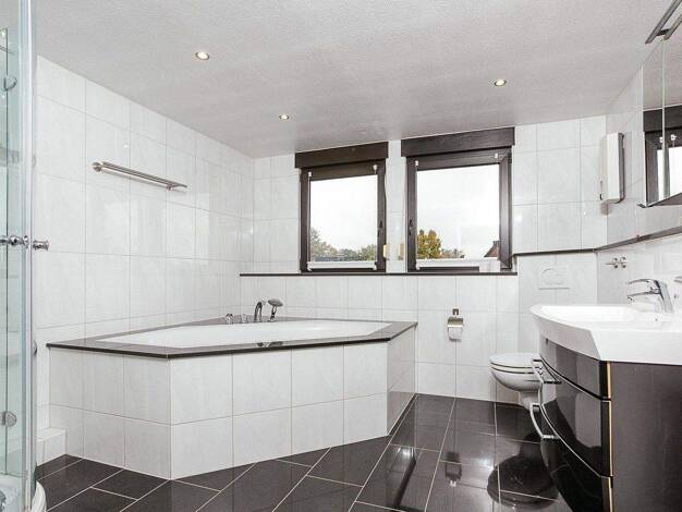 Wohnung zum Kauf provisionsfrei 289.000 € 4 Zimmer 129,7 m² 2. Geschoss Thorr Bergheim 50126