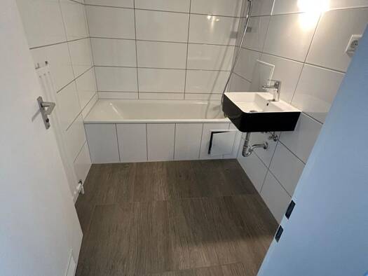 Wohnung zur Miete 1.050 € 3 Zimmer 77 m² frei ab sofort Schillerstraße 11 Bischofsheim Maintal 63477