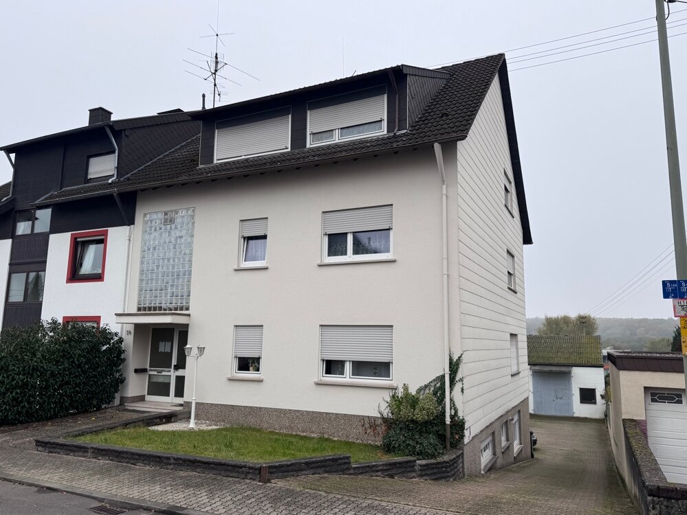 Mehrfamilienhaus zum Kauf 529.000 € 14 Zimmer 294 m²<br/>Wohnfläche 812 m²<br/>Grundstück Schwalbach Schwalbach 66773