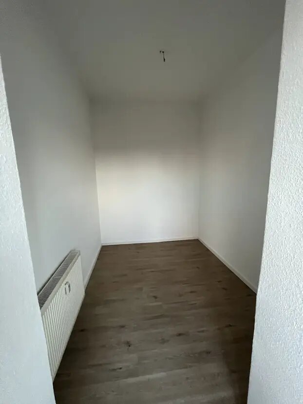 Wohnung zur Miete 320 € 3 Zimmer 70,3 m²<br/>Wohnfläche 2.<br/>Geschoss ab sofort<br/>Verfügbarkeit Suxdorf Zeitz 06712