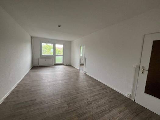 Wohnung zur Miete 345 € 3 Zimmer 70 m² 4. Geschoss frei ab sofort Neuplanitzer Straße 31 Neuplanitz Zwickau 08062
