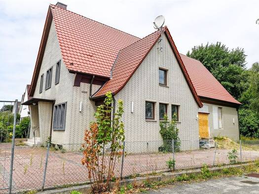 Mehrfamilienhaus zum Kauf 299.000 € 7 Zimmer 1.076 m² 1.076 m² Grundstück frei ab sofort Theodor-Storm-Strasse 2 Cuxhaven 27474