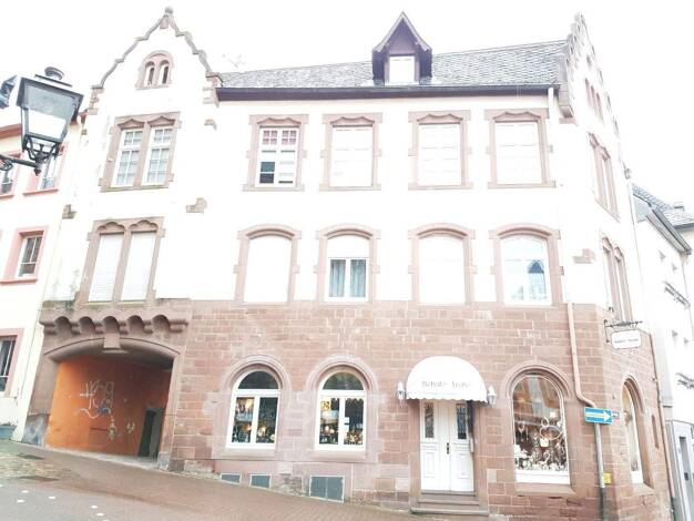 Mehrfamilienhaus zum Kauf provisionsfrei 350.000 € 8 Zimmer 140 m² 45 m² Grundstück Am Markt 27 Saarburg 54439