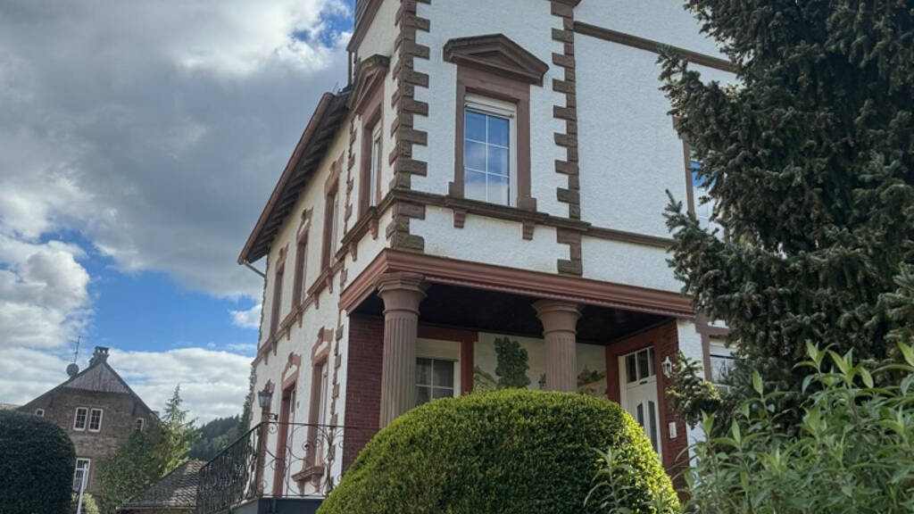Einfamilienhaus zum Kauf 7 Zimmer 240 m² 2.468 m² Grundstück Mürlenbach 54570