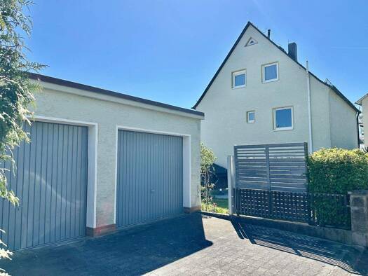 Einfamilienhaus zum Kauf 310.000 € 6,5 Zimmer 150 m² 393 m² Grundstück Wiegenstraße 2 Rehbühl Weiden in der Oberpfalz 92637