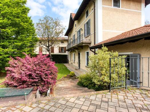 Villa zum Kauf 1.250.000 € 7 Zimmer 370 m² 550 m² Grundstück frei ab sofort Via Don Minzoni 15B Corte Franca 25040