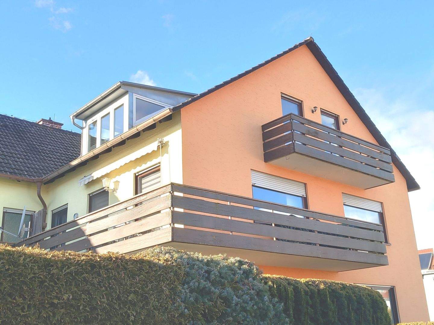 Immobilie in Nördlingen - Helle 3 Zimmer Wohnung mit großem Balkon, Nebenraum und Garage  - Bild 1