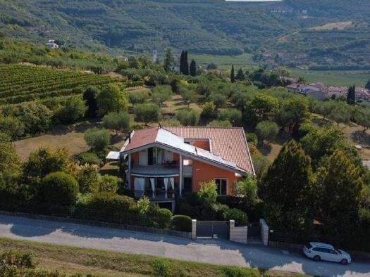 Villa zum Kauf 8 Zimmer 400 m² 2.500 m² Grundstück Santa Maria in Stelle 37142