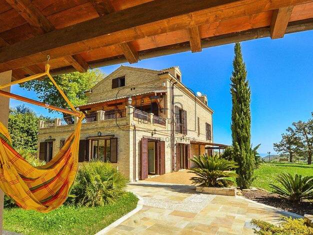 Einfamilienhaus zum Kauf 730.000 € 5 Zimmer 460 m² 2.400 m² Grundstück Lapedona 63823