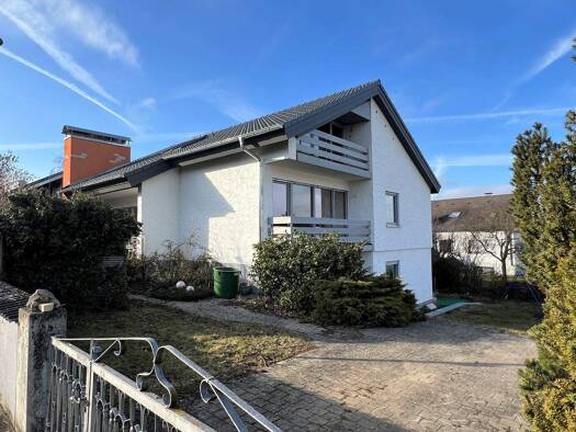 Einfamilienhaus zur Miete 1.750 € 6,5 Zimmer 194 m² 640 m² Grundstück frei ab sofort Stauf Neumarkt in der Oberpfalz 92318