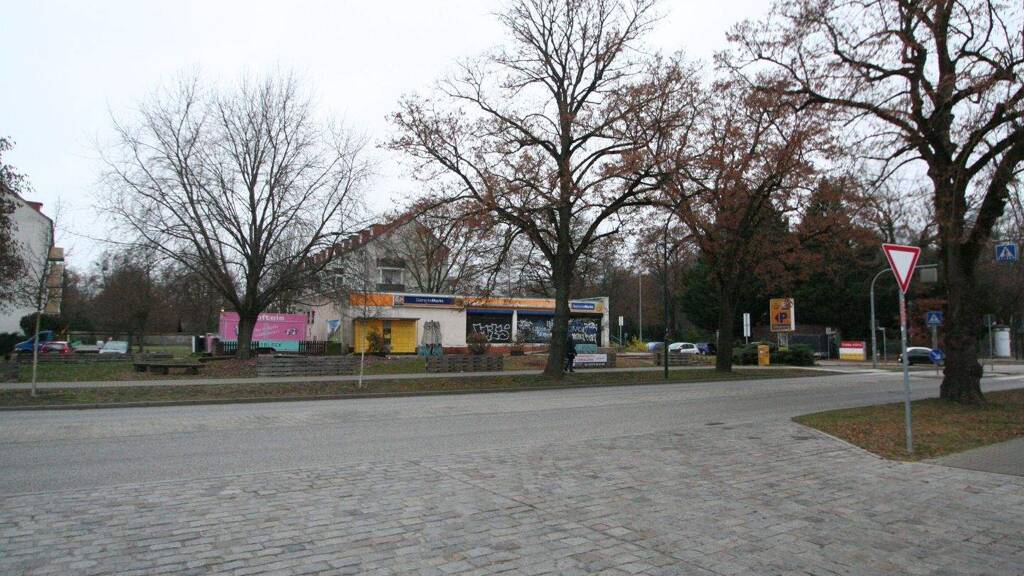 Grundstück zum Kauf provisionsfrei 870.580 € 2.204 m² Grundstück frei ab sofort Hamburger Straße 21 Nauen 14641