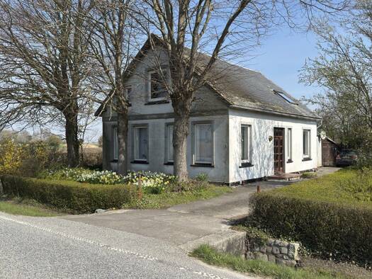 Einfamilienhaus zum Kauf 63.900 € 7 Zimmer 131 m² 1.163 m² Grundstück Schmedeswurth 25724