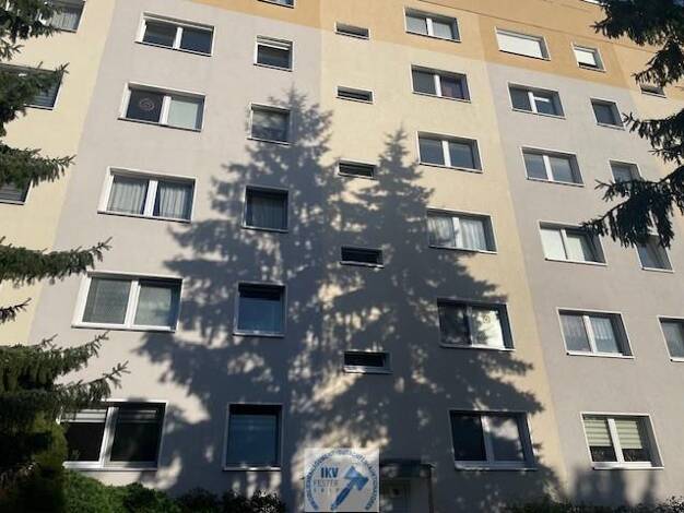 Wohnung zur Versteigerung 90.000 € 2 Zimmer 56,3 m² 3. Geschoss Grünau-Nord West 04205