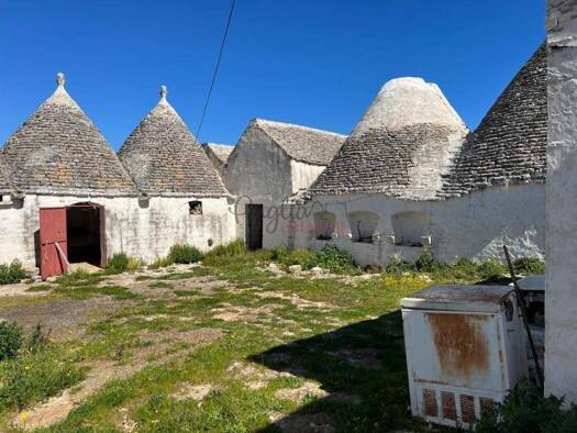 Haus zum Kauf 111.111.111 € 450 m² 200.000 m² Grundstück Monopoli 70043