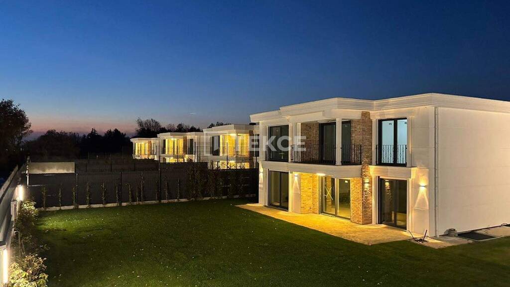 Einfamilienhaus zum Kauf 1.215.000 € 9 Zimmer 400 m² 2,8 m² Grundstück Istanbul 34959