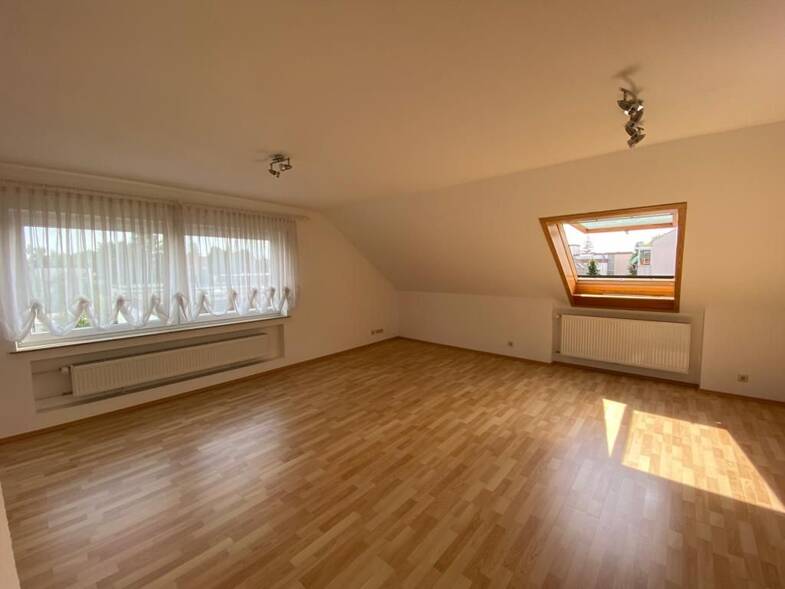 Wohnung zur Miete 950 € 3,5 Zimmer 101 m² Dachgeschoss frei ab sofort Ludwigsfeld Neu-Ulm / Ludwigsfeld 89231