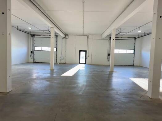 Lagerhalle zur Miete - Erstbezug 929 m² Lagerfläche teilbar ab 323 m² Zum Schlahn 2 Marienheide 51709