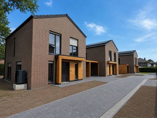 Einfamilienhaus zum Kauf - Erstbezug provisionsfrei 523.000 € 4 Zimmer 123,7 m² 406 m² Grundstück Buchenstraße 24 Hankhausen II Rastede 26180