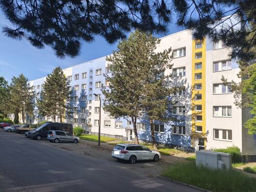 Wohnung zur Miete 354 € 3 Zimmer 59 m² 4. Geschoss frei ab 01.08.2026 Magdeborner Straße 31 Borna 04552