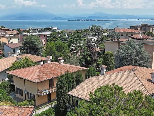 Villa zum Kauf 798.000 € 5 Zimmer 250 m² 550 m² Grundstück Via Amatore Sciesa 4 Desenzano del Garda 25019