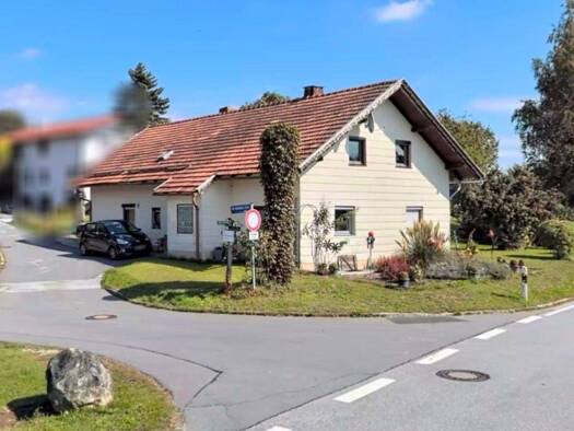 Einfamilienhaus zum Kauf 145.000 € 8 Zimmer 150 m² 1.042 m² Grundstück frei ab sofort Böhmzwiesel Waldkirchen 94065