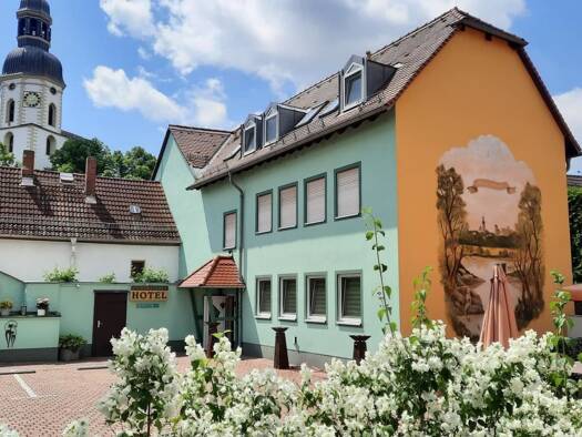 Hotel zum Kauf 635.000 € 14 Zimmer 400 m² Gastrofläche Torgauer Straße 20 Strehla Strehla 01616