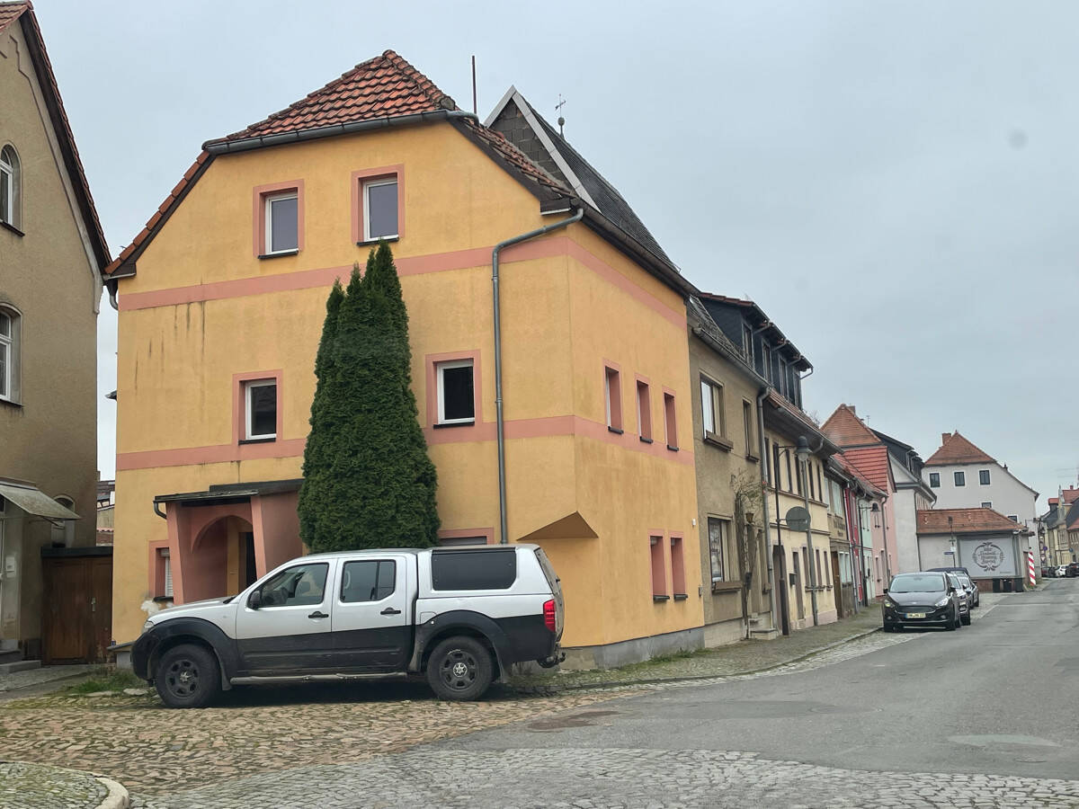 Reihenendhaus zum Kauf 70.000 € 5 Zimmer 167,5 m²<br/>Wohnfläche 66 m²<br/>Grundstück Bürgel Bürgel 07616