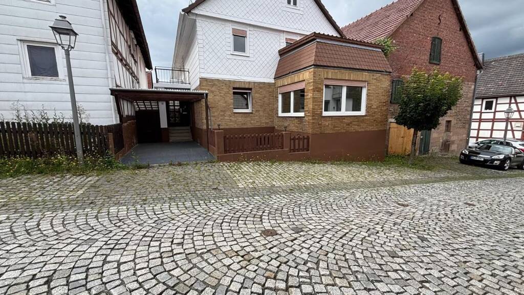 Haus zum Kauf 249.000 € 8 Zimmer 160 m² 220 m² Grundstück frei ab sofort Schwarzenborn 34639