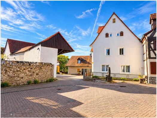 Haus zum Kauf 1.490.000 € 13 Zimmer 360 m² 1.484 m² Grundstück Burgholzhausen Friedrichsdorf 61381
