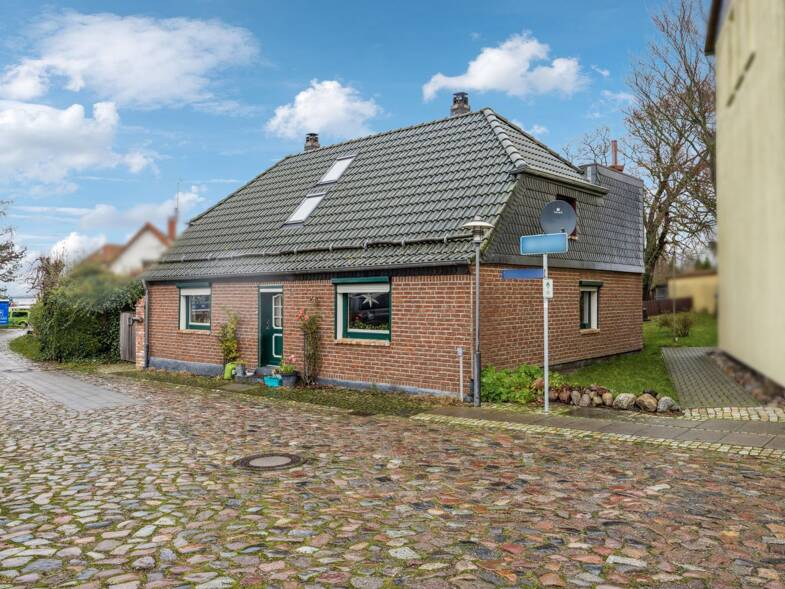 Einfamilienhaus zum Kauf 389.000 € 14 Zimmer 148 m² 870 m² Grundstück Wiek Wiek 18556