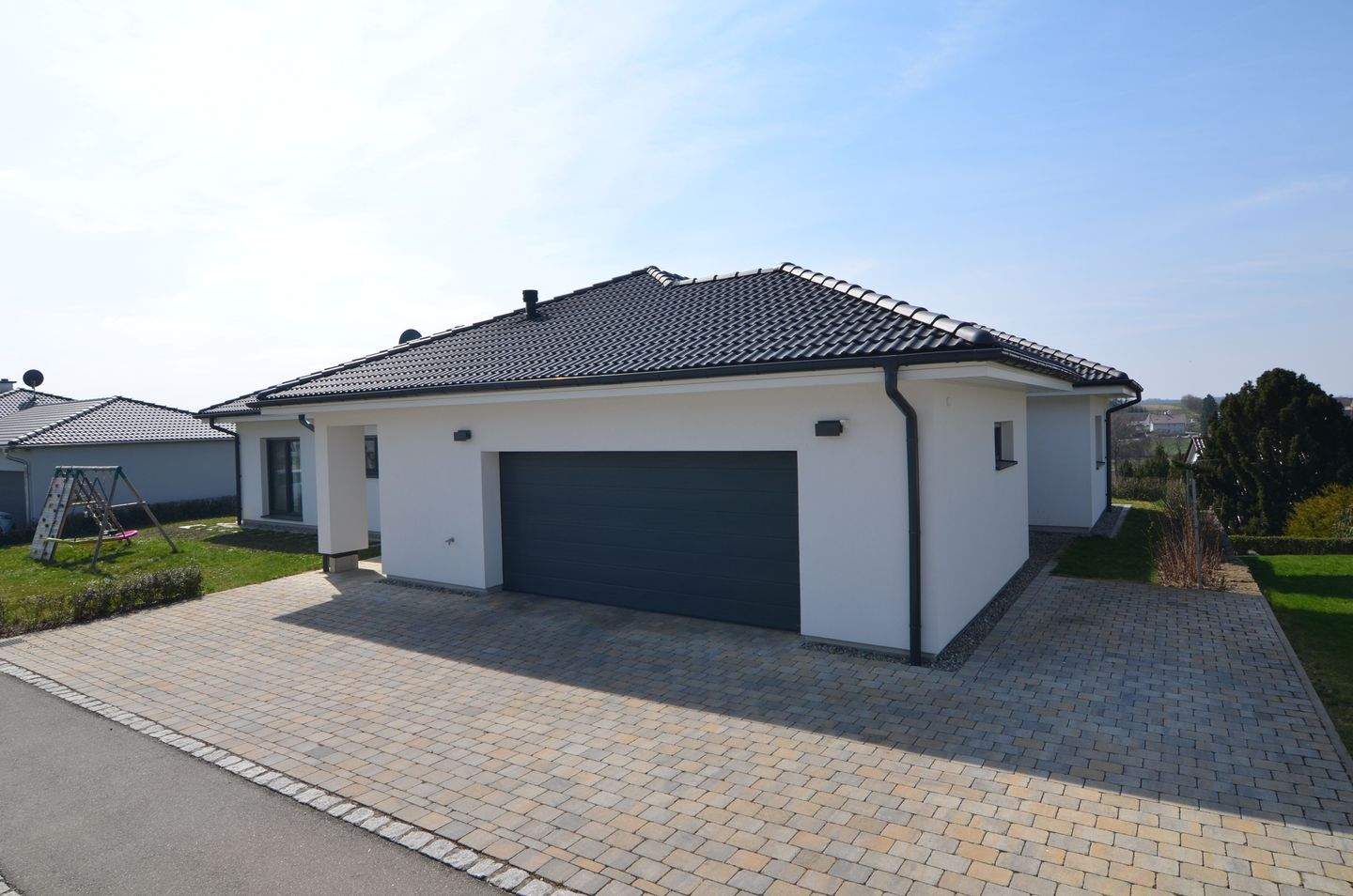 Immobilie in Unlingen - Modernes Einfamilienhaus mit Aussicht - Bild 1