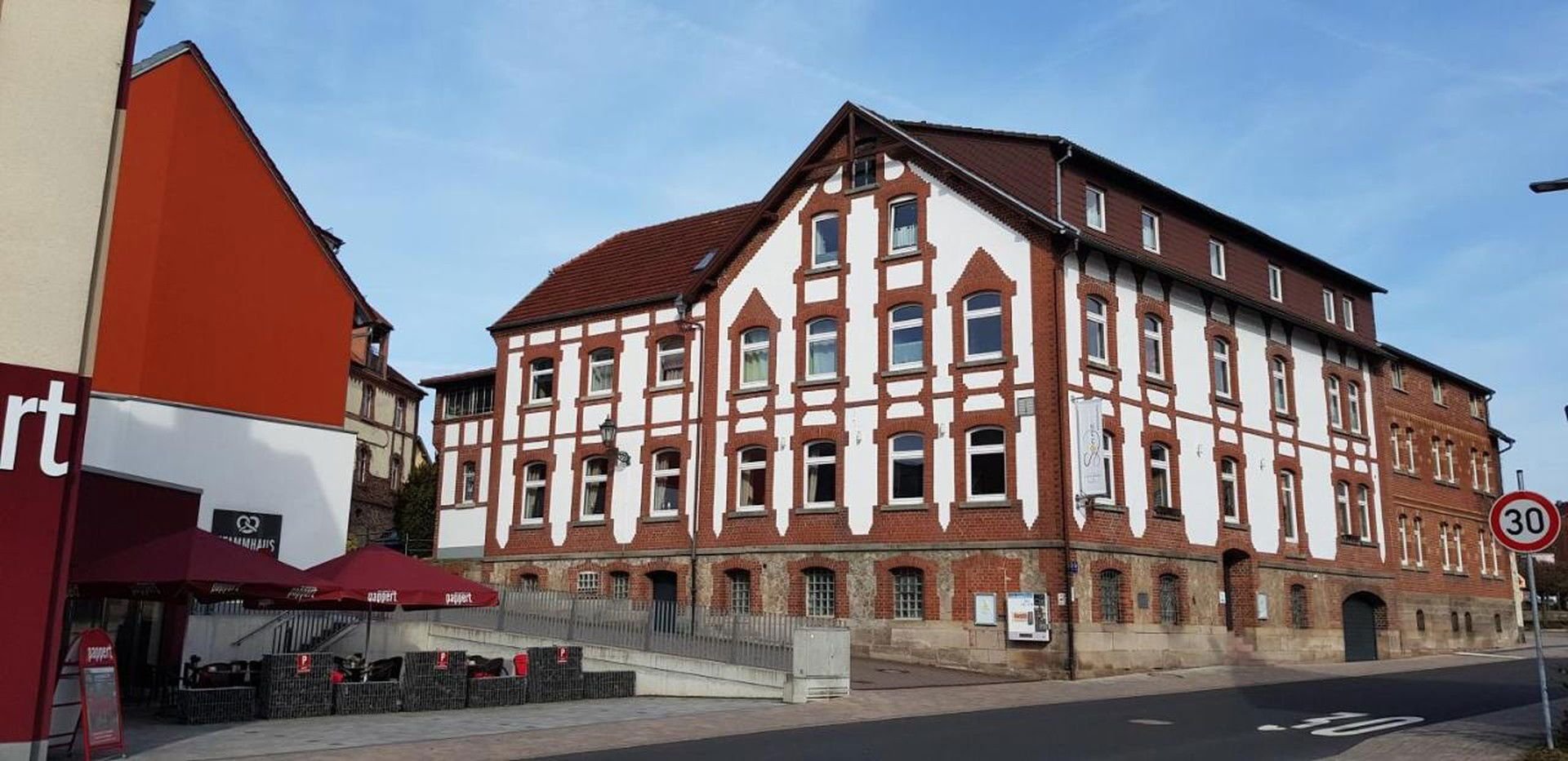 Hotel zum Kauf provisionsfrei 695.000 € 16 Zimmer 250 m²<br/>Gastrofläche 566 m²<br/>Grundstück Georgstr.19 Poppenhausen Poppenhausen 36163