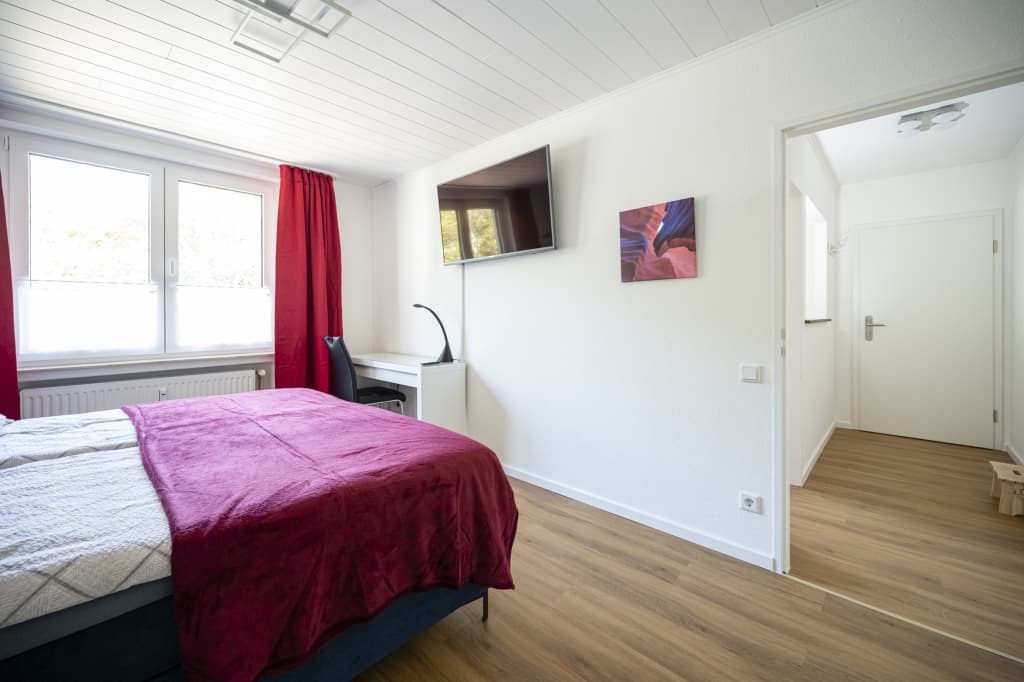 Wohnung zur Miete Wohnen auf Zeit 1.200 € 1 Zimmer 33 m²<br/>Wohnfläche 01.03.2025<br/>Verfügbarkeit Further Straße Hassels Düsseldorf 40599