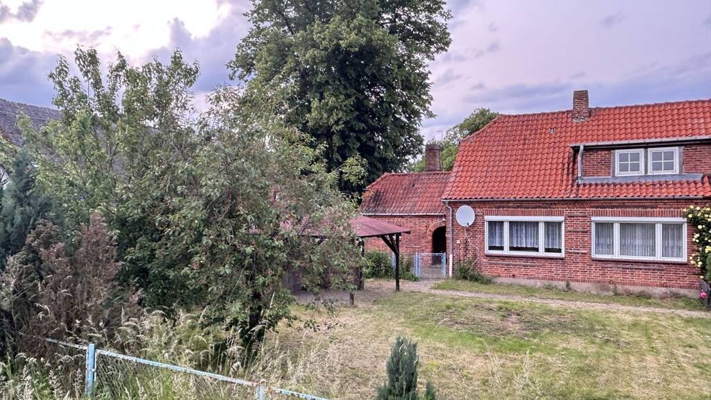 Doppelhaushälfte zum Kauf 129.000 € 5 Zimmer 76 m² 1.600 m² Grundstück frei ab sofort Schmachthagen Stepenitztal 23936