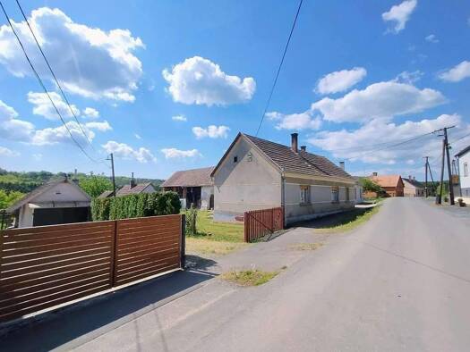 Einfamilienhaus zum Kauf 74.300 € 2 Zimmer 95 m² 4.100 m² Grundstück Kondorfa 9943