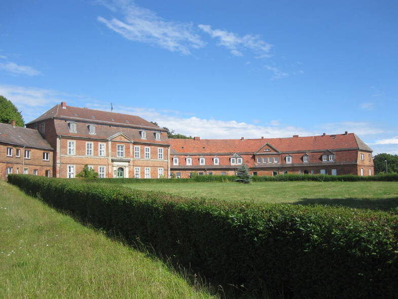 Wohn- und Geschäftshaus zum Kauf provisionsfrei als Kapitalanlage geeignet 219.000 € 3.600 m² 8.126 m² Grundstück Zettemin zettemin 17153