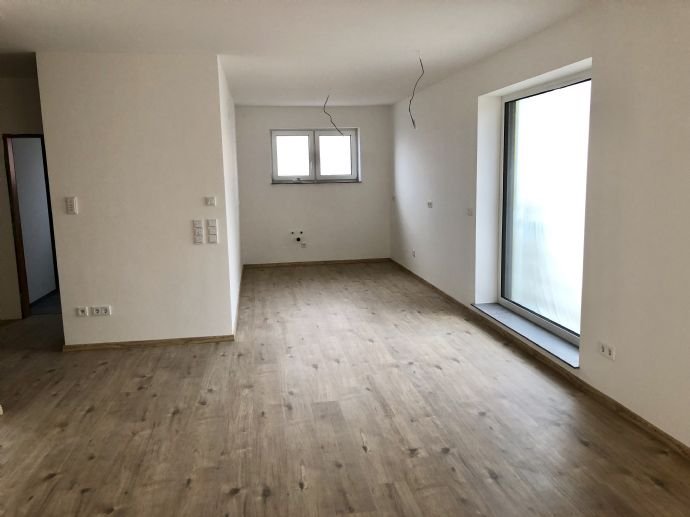 Wohnung zur Miete 950 € 3 Zimmer 88 m²<br/>Wohnfläche 1.<br/>Geschoss 01.04.2025<br/>Verfügbarkeit Theilheim 97288