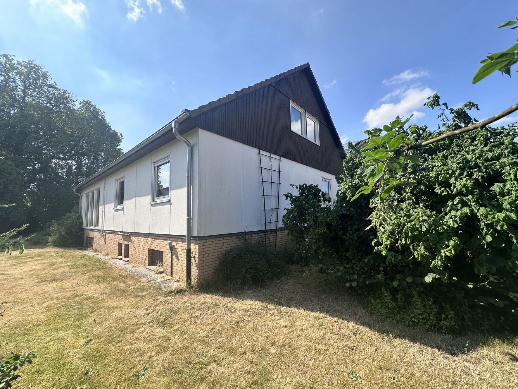 Haus zum Kauf 149.000 € 8 Zimmer 184 m²<br/>Wohnfläche 956 m²<br/>Grundstück ab sofort<br/>Verfügbarkeit Uetze Uetze 31311