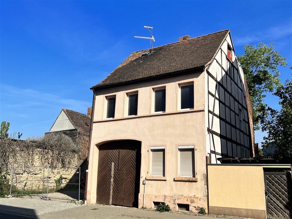 Haus zum Kauf provisionsfrei 99.000 € 8 Zimmer 177 m²<br/>Wohnfläche 470 m²<br/>Grundstück ab sofort<br/>Verfügbarkeit Schönebeck Schönebeck (Elbe) 39218