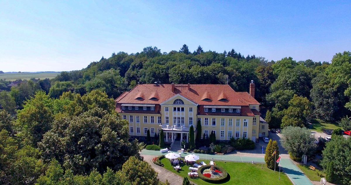 Hotel zum Kauf 2.200.000 € 34.000 m²<br/>Grundstück Mahlow Märkisch Oderland 15234