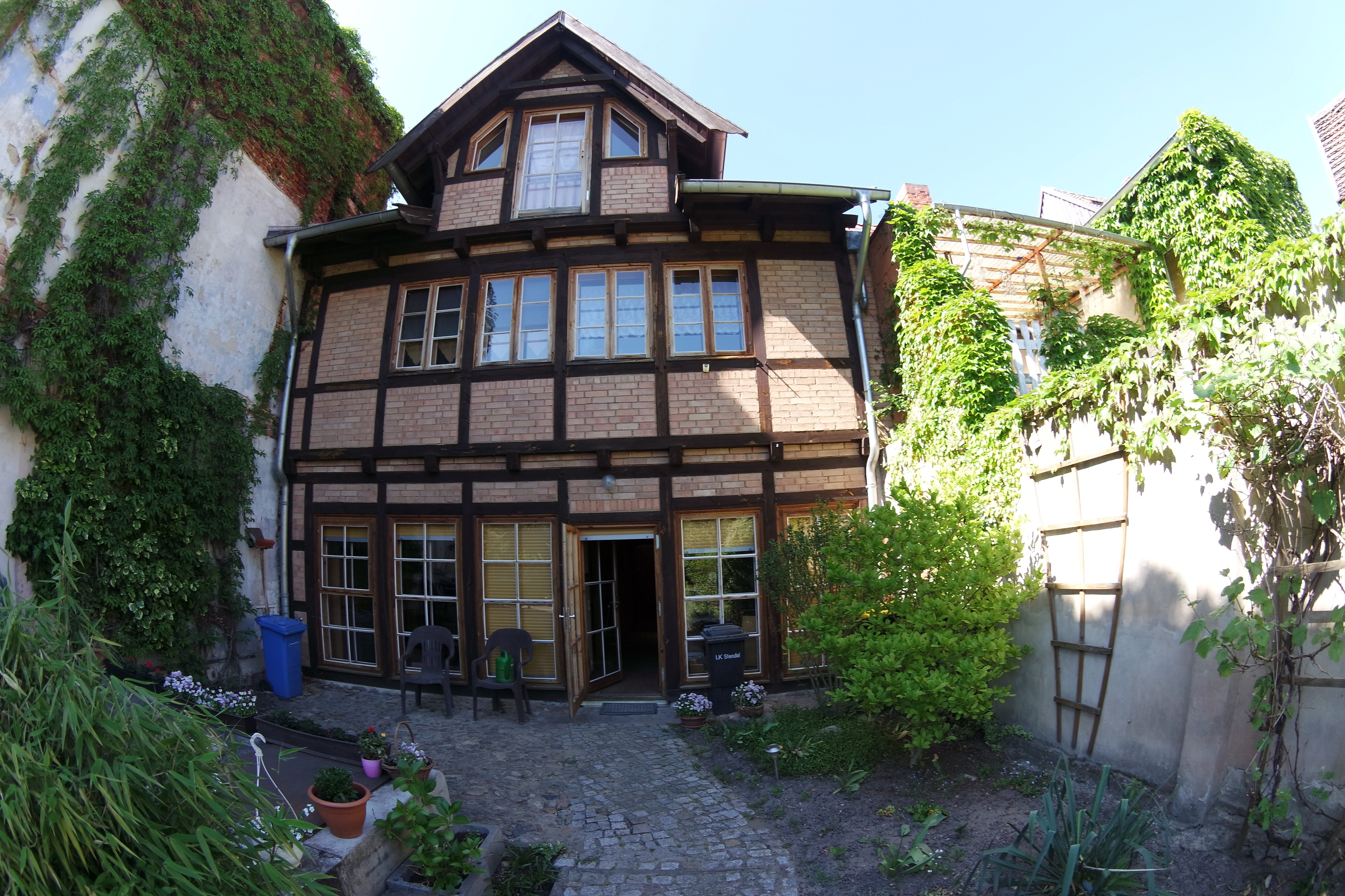 Haus zur Miete 1.200 € 5 Zimmer 180 m²<br/>Wohnfläche 500 m²<br/>Grundstück 01.03.2025<br/>Verfügbarkeit Stendal Stendal 39576