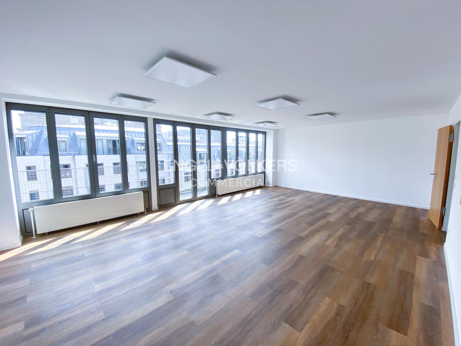 Büro-/Praxisfläche zur Miete 30 € 339 m²<br/>Bürofläche ab 339 m²<br/>Teilbarkeit Mitte Berlin 10117