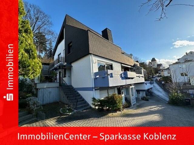 Großzügiges Wohnhaus mit Rheinblick