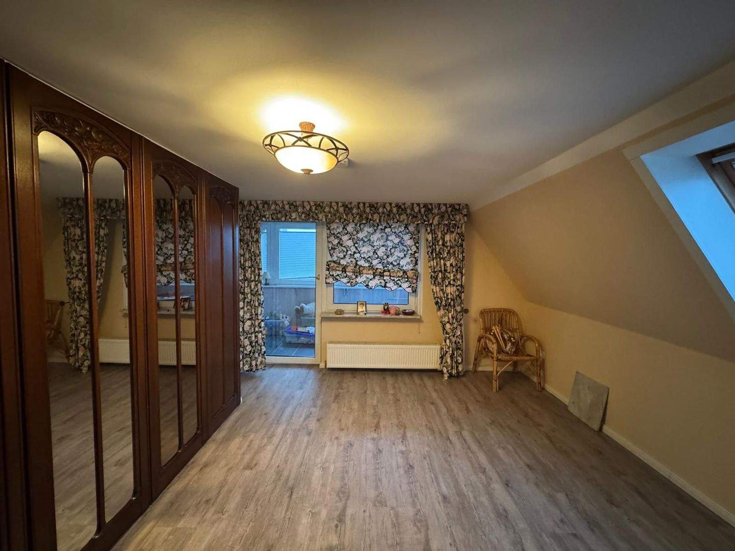 Immobilie in Bad Oldesloe - Seltene Gelegenheit mit außergewöhnlichem Potenzial - Doppelhaushälfte mit 2 Wohneinheiten und Bauplatz - Bild 4