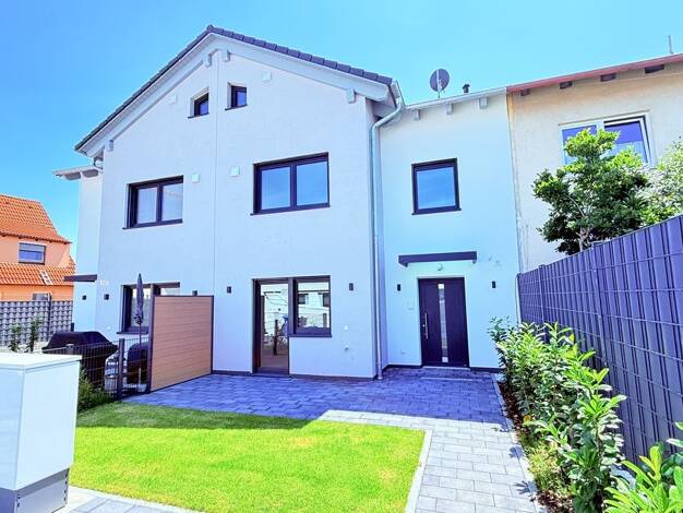 Reihenmittelhaus zum Kauf - Erstbezug provisionsfrei 587.000 € 5 Zimmer 150,4 m² 209 m² Grundstück frei ab sofort Röntgenstraße 10 Töging Töging a.Inn 84513