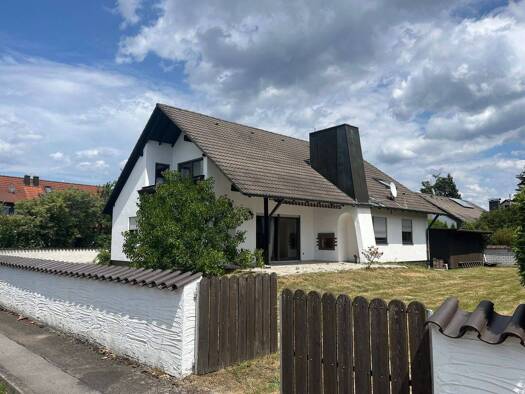 Mehrfamilienhaus zum Kauf provisionsfrei 680.000 € 8 Zimmer 218 m² 881 m² Grundstück frei ab sofort Breslauer Straße 22 Burgthann Burgthann 90559
