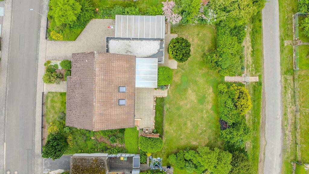 Haus zum Kauf 365.000 € 8 Zimmer 200 m² 950 m² Grundstück Großseelheim Kirchhain 35274