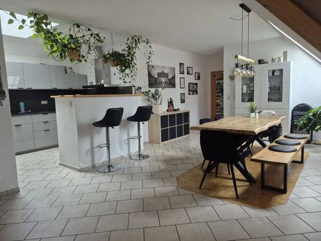 Wohnung zur Miete 1.190 € 4 Zimmer 143 m² 1. Geschoss Burggrumbacher Straße 4 Unterpleichfeld Unterpleichfeld 97294