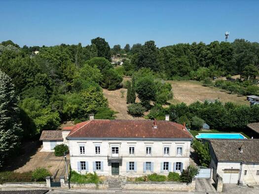 Haus zum Kauf 550.000 € 470 m² 5.789 m² Grundstück Guîtres 33230