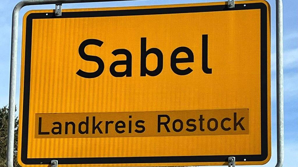 Grundstück zum Kauf provisionsfrei 80.000 € 1.098 m² Grundstück Baugenehmigung vorhanden Sabeler Straße 7 Sabel Dolgen am See 18299